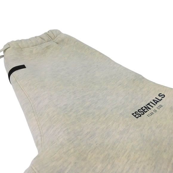 SOLD….NWOT Essentials Fear of God Shorts (off-white) Unisex Size S - Picture 3 of 10